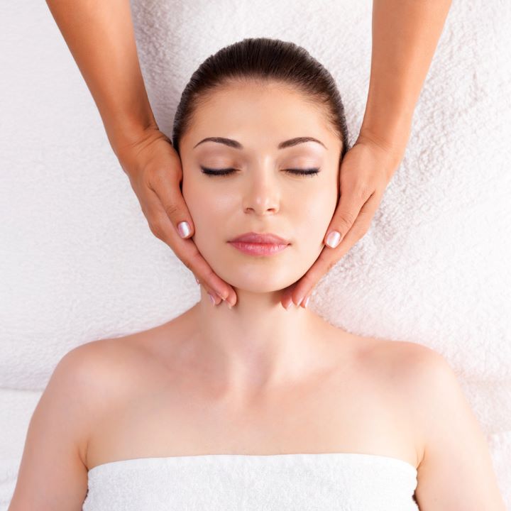 woman having massage body spa salon beauty treatment concept