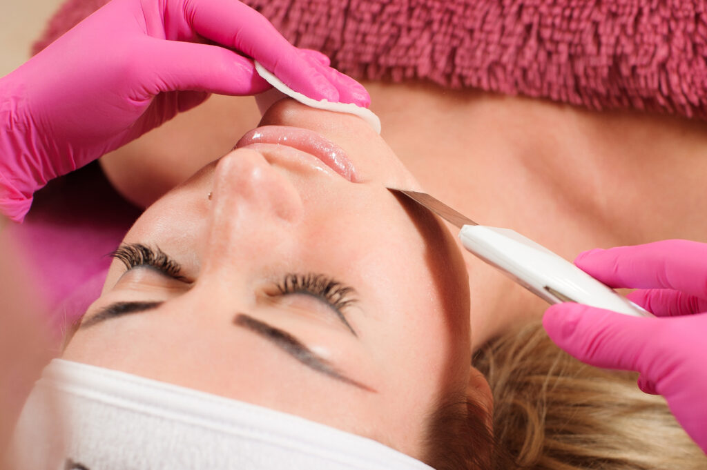Skin,Care ,Close up,Of,Beautiful,Woman,Receiving,Ultrasound,Cavitation,Facial